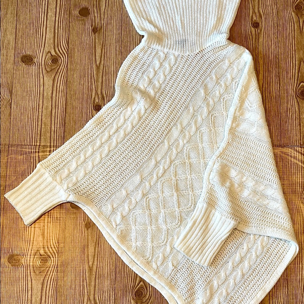 White Knitted Hannah Turtle Neck Sweater (Medium)